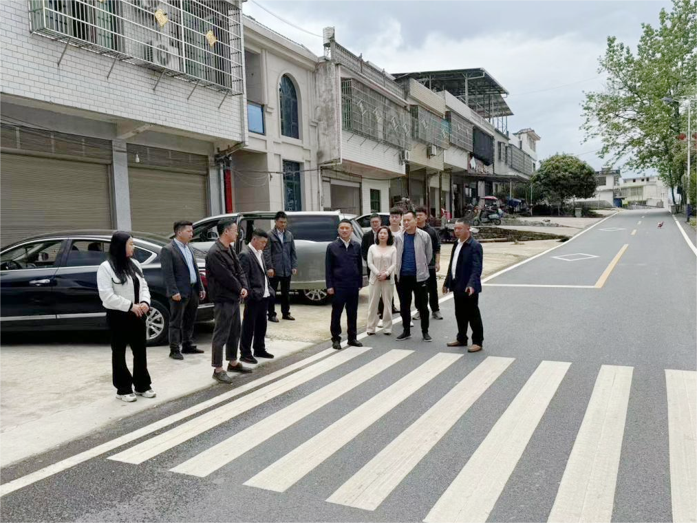 市國控集團黨委委員、副總經(jīng)理王梓一行到幫扶村調(diào)研指導鄉(xiāng)村振興工作